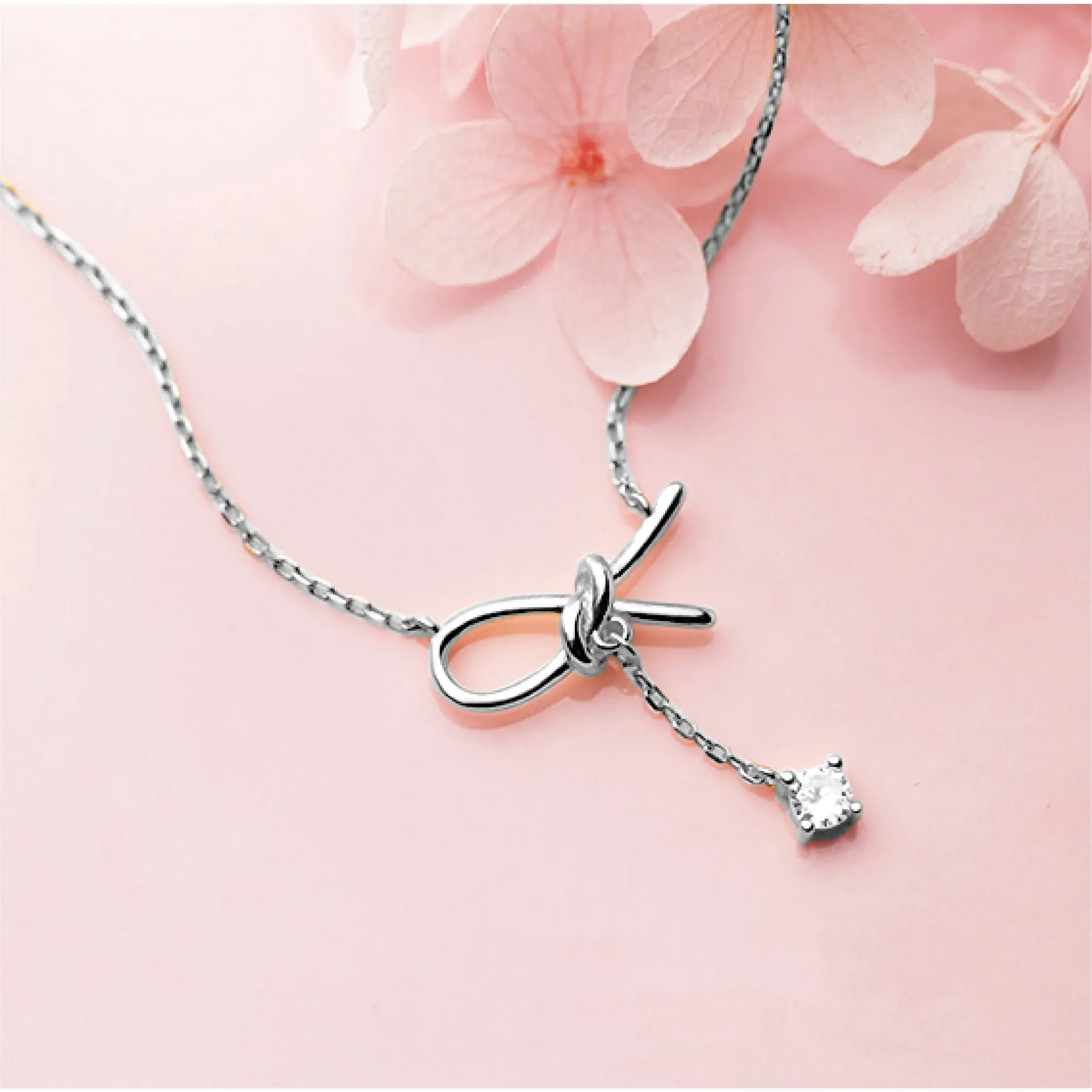 Bowknot Swing Sparkling Pendant.