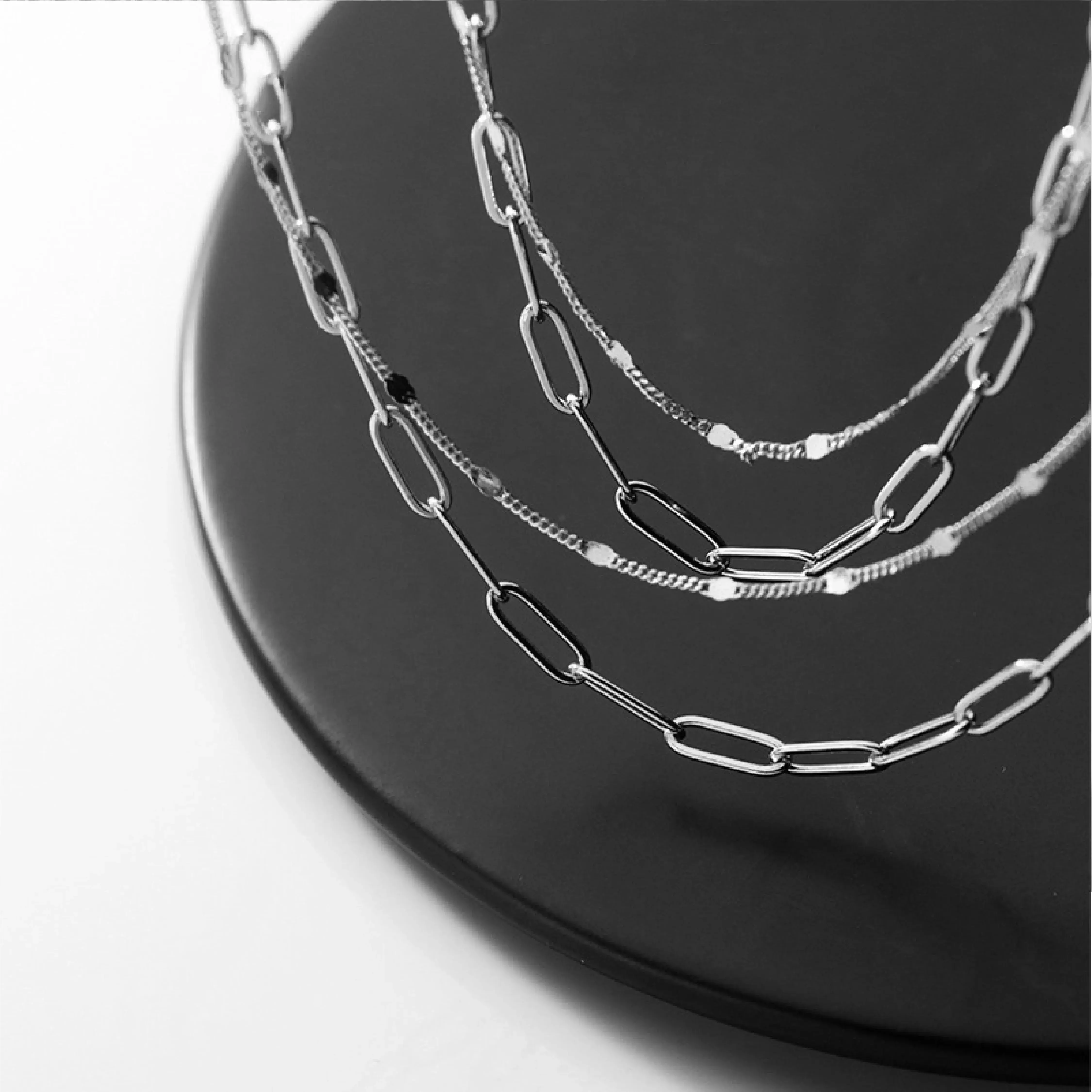 Double Layer Geometric Necklace.