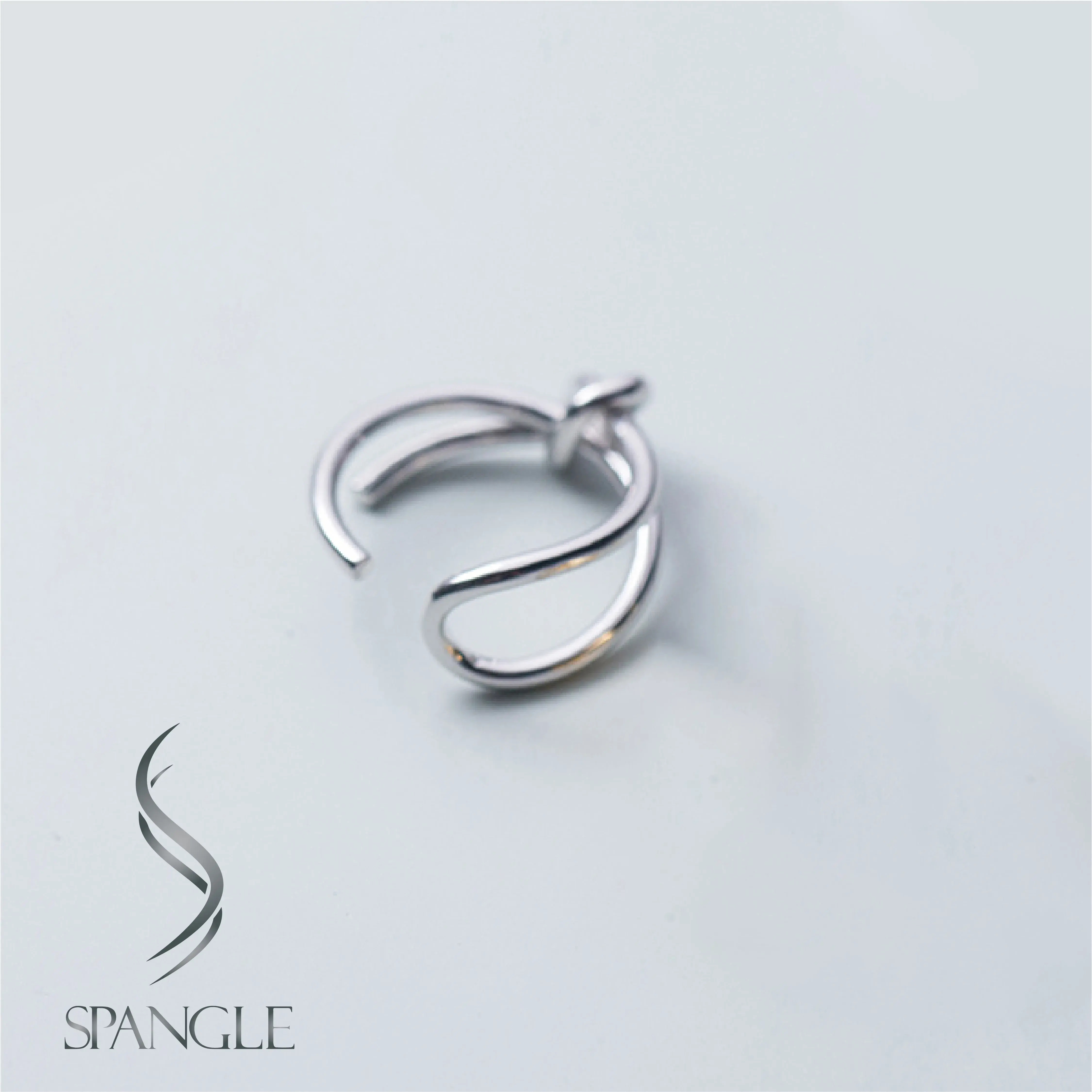 Double Knot Finger Ring.